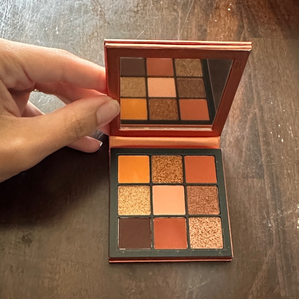 HUDA BEAUTY Topaz Obsessions Palette - Warm Tones - Picture 2 of 2